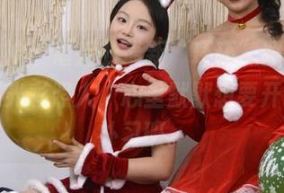 初夏女神 – 最后的最新“环环”照片，你猜？又光彩照人，心里默默想要开个光腚补习班。