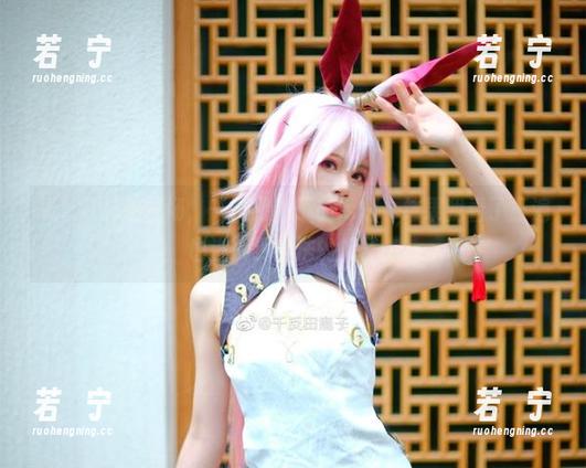 最新款礼服登场，千反田鹿子cos版，结果我看了三遍也没找到魔法的帽子…