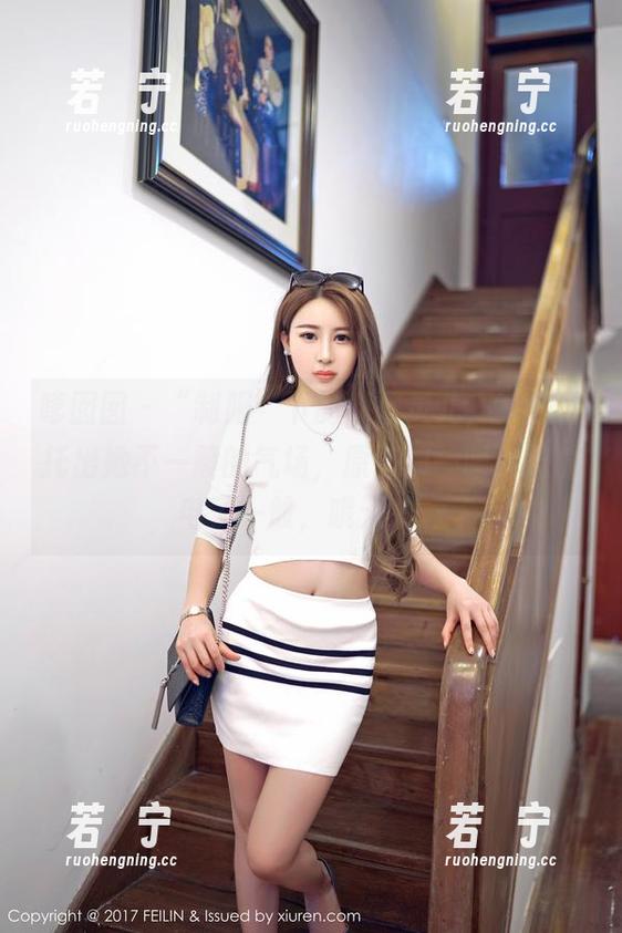嗲囡囡 - “制服”下的娜依灵儿，真是衬托出她不一般的气场，原图那一眼，像被电了一般，哦天呐。