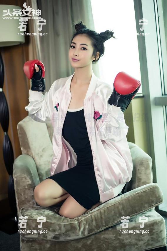头条女神 - 李梓熙在纯白里，高清扫荡，下载的时候要注意哦
