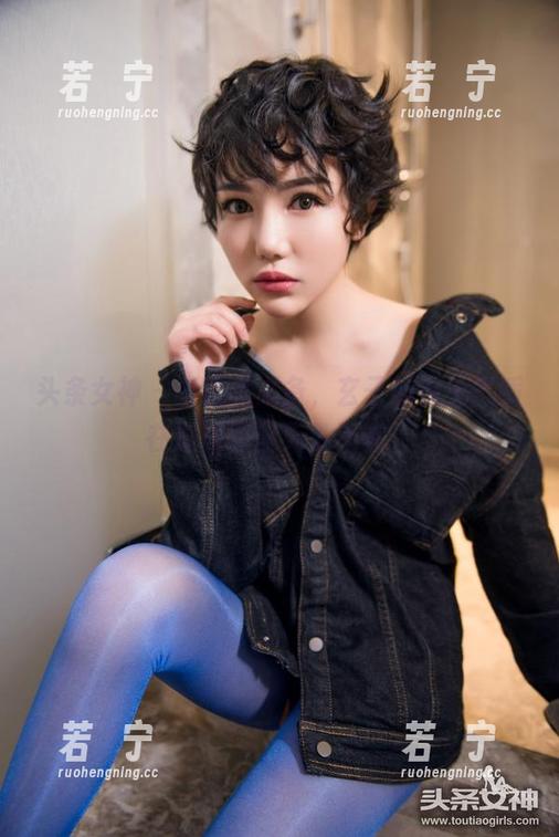 头条女神 - 壁纸党必备，玄子的女王气质在这原图里无处不在！