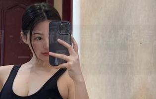 微密圈 – 奶宝妹纸的黑白丝袜全套，下载一试，原来这么有趣！