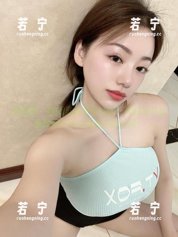 微密圈 - 壁纸里的奶宝妹纸：她的眼神让我觉得不可以瞎想根本没用！