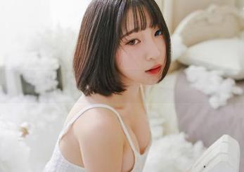 姜仁卿(강인경)的定制写真：穿着万圣节的“鬼怪”潮流来啦！