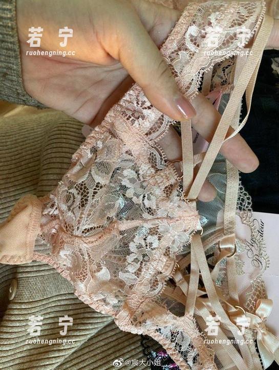 宸大小姐 微密圈 - 双马尾、宸大小姐与一不可触碰的秘诀:原图和图册中都找不到的疯狂啊!