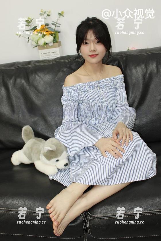 小众视觉 - 捕捉嘤嘤的女仆，精选图库中的小趣味