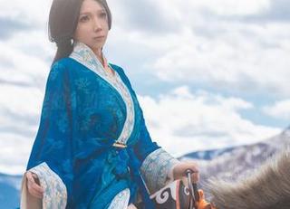 浴缸里的小和甜酒，照片显得特别撩人？