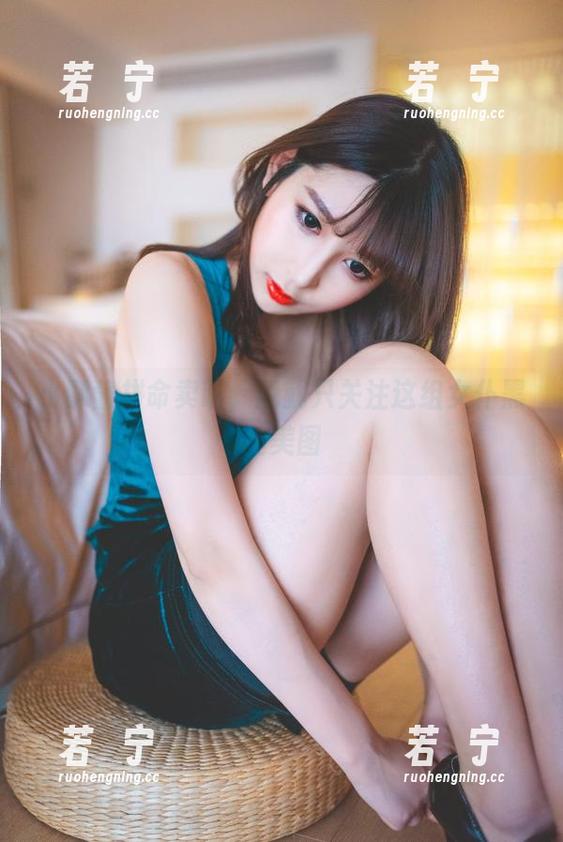 小酥酱 小酥酱拼命卖萌,我就只关注这组女仆黑丝美图