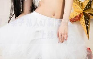 尤果网 – 栗子私人订制的美图，镂空元素上线