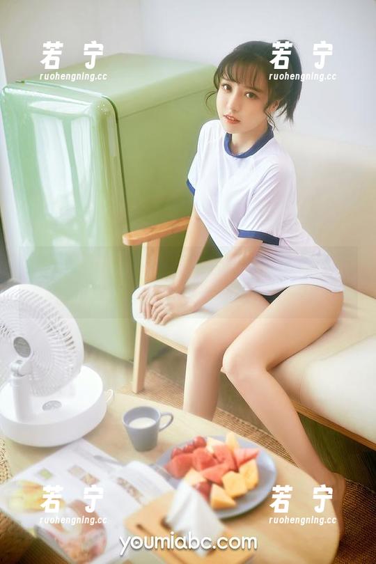 尤蜜荟 - 离谱！H杯陈若初的礼服原图福利，智商和审美一起被砸了。