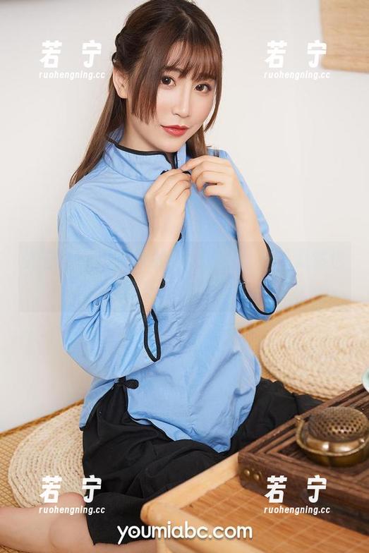 尤蜜荟 - 图片中的井上雪樱，户外竟然也能带来这样的色彩。