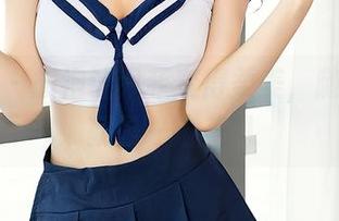 尤蜜荟 – 旗袍让尹菲变得柔美，随随便便就是一幅美图