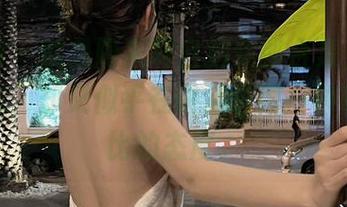 微密圈 – 就是阿朱啊自拍女郎合集，不同的姿态，却又似乎在讲述着同一种轻松无比的态度。