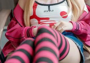 浴缸里的“小戏剧”：幼水铃衣的写真，让人忍俊不禁！