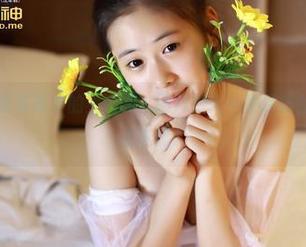 推女神 – 温柔写真中的王语纯，图片给人一种轻松的梦游感，有点恍惚。