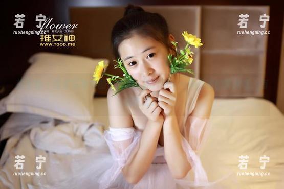 推女神 - 温柔写真中的王语纯，图片给人一种轻松的梦游感，有点恍惚。