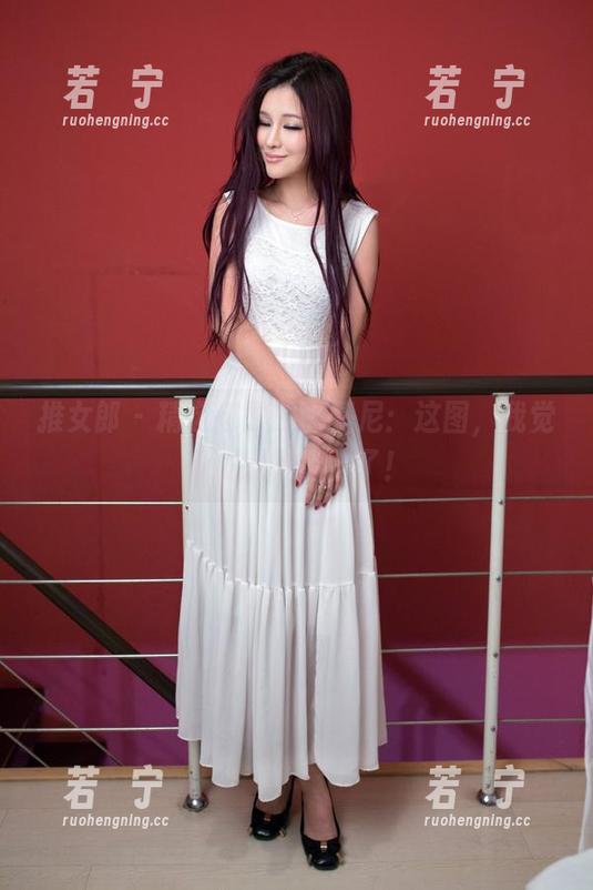 推女郎 - 精选娜露的比基尼：这图，我觉得没别的能比了！