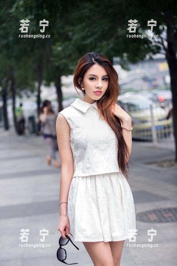 推女郎 - 李丽莎说，女孩儿的魅力不仅限于墙上壁纸哦！