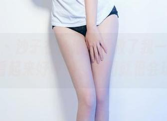 推女郎 – 沙子在泳池里拯救了我——更新看起来好奇怪，原图就很会玩