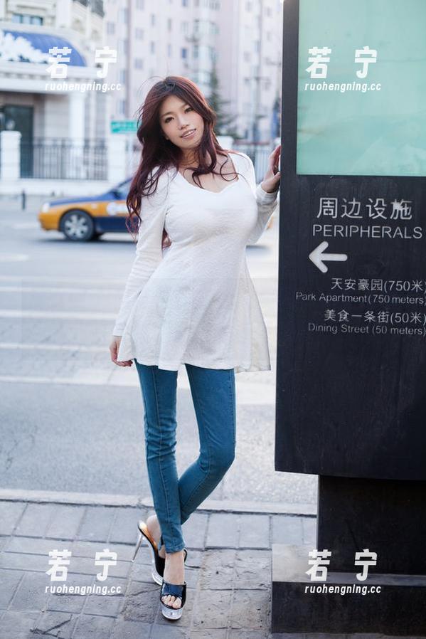 推女郎 - 赵惟依：空姐的美图，横空出世！快来下载你的新壁纸吧！
