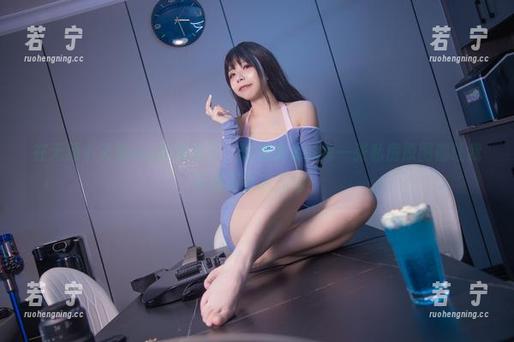在无颜小天使wy的镜头下，昭和太太的每一张私房原图都让我不得不多想几遍！