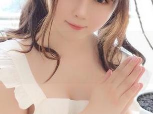 最新图包分享——是依酱吖在泳池里打水仗？期待多一些的水花！