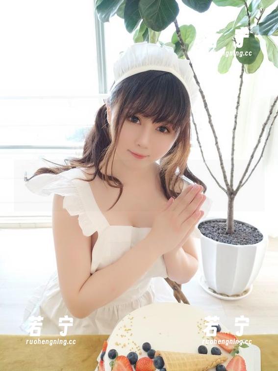 最新图包分享——是依酱吖在泳池里打水仗？期待多一些的水花！