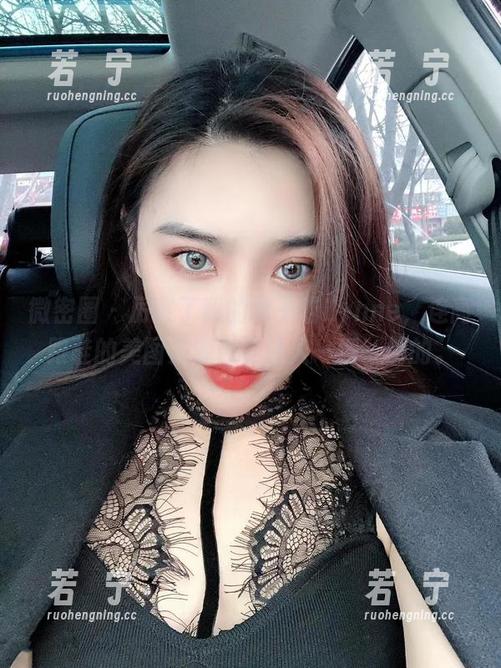 微密圈 - 厉害了我的林子喵Lynne，连高跟鞋的美图资源也真让人一愣一愣的。