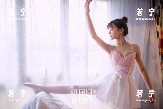 果团网 - 莫雅琪的职业装合集，穿搭到位，我开始思考我的“求职”前景了。
