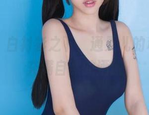 果团网 – 白衬衫之下，通灵儿的私房图集充满自然的洒脱