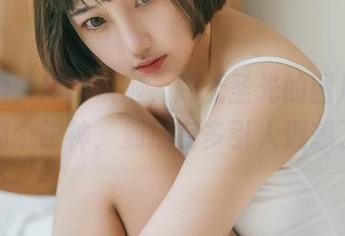 果团网，冷艳妖姬，跟无圣光的图片对峙，那个眼神，别提有多引人遐想了。