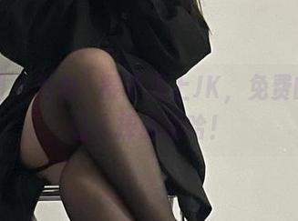微密圈 – 当桃沢樱呀遇上JK，免费的照片让人捧腹哈哈！