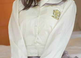 模范学院 – 白丝？伊小七MoMo的全套写真，真是脑子里一阵晕乎乎的感觉。