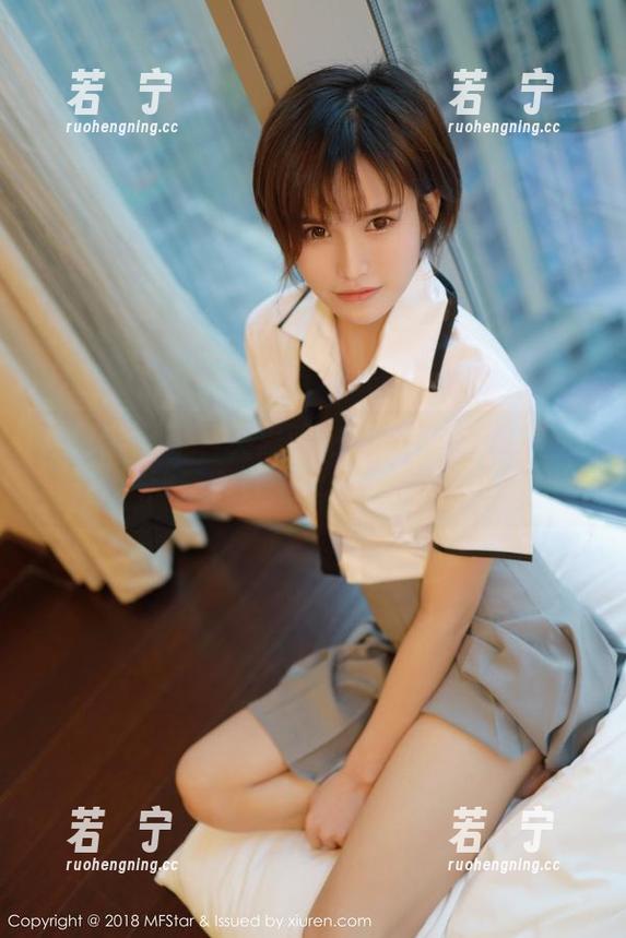 模范学院-吴思晚 模范学院 - 看吴思晚如何用职业装套图征服整个办公室(和屏幕)