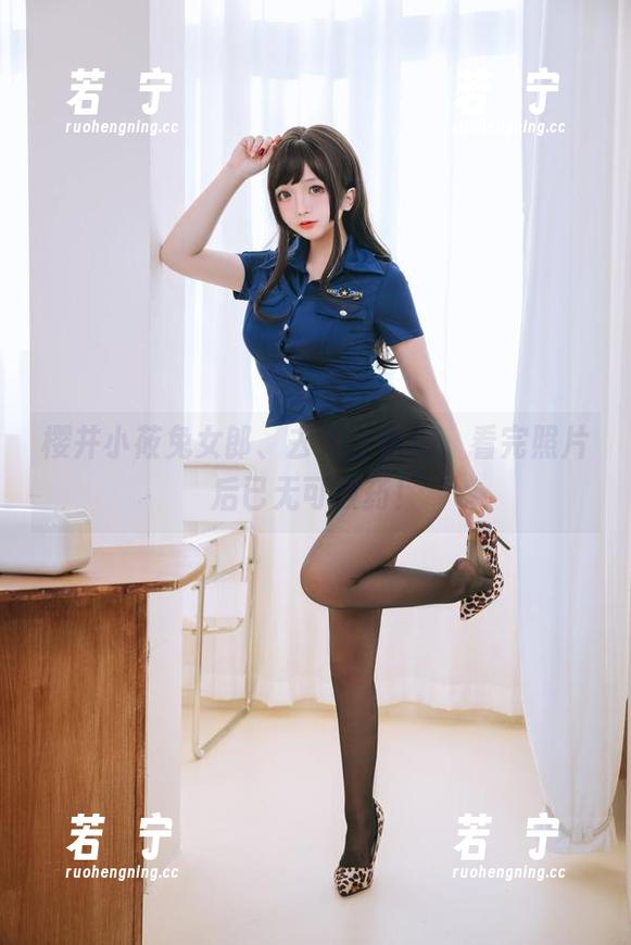 樱井小莜 樱井小莜兔女郎、去天台拿酒,看完照片后已无可救药!