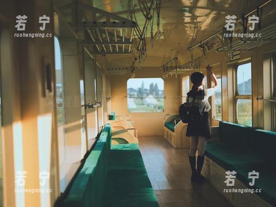 办公室里的免费写真：河豚抚子的职场风采