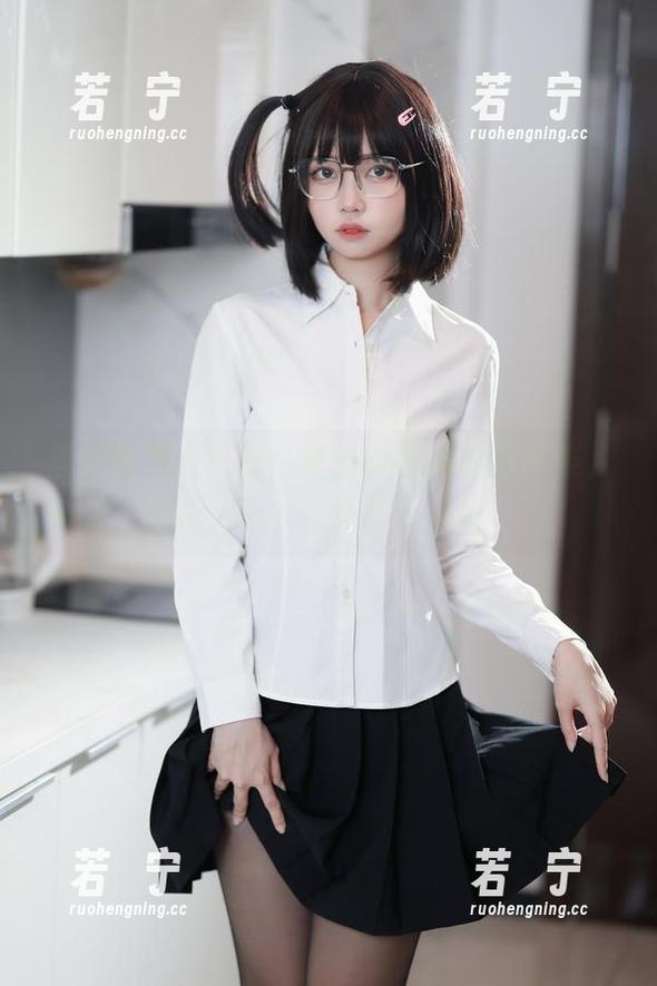 当秘书遇上私房：洛桑w伊梓的新图集，值得一看、也许不止一眼。