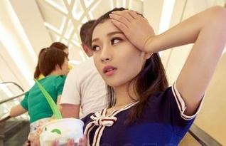 爱丝 – 高清裸足写真，若兮的脚丫子也妆点了整幅