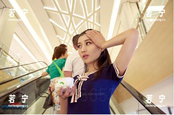爱丝 - 高清裸足写真，若兮的脚丫子也妆点了整幅
