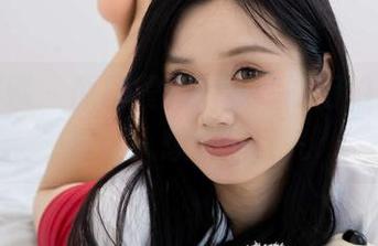 物恋传媒 – 原图震撼：婷婷的厨娘造型，真让人想叹一口气