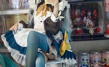 精选白栎Shirly的写真集：蔚蓝和黑见茜，一场奇妙的色彩迷踪！