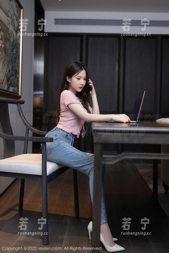 秀人网 - 作品下载：Mieko林美惠子的纯白瞬间，是我借口不戴眼镜的理由