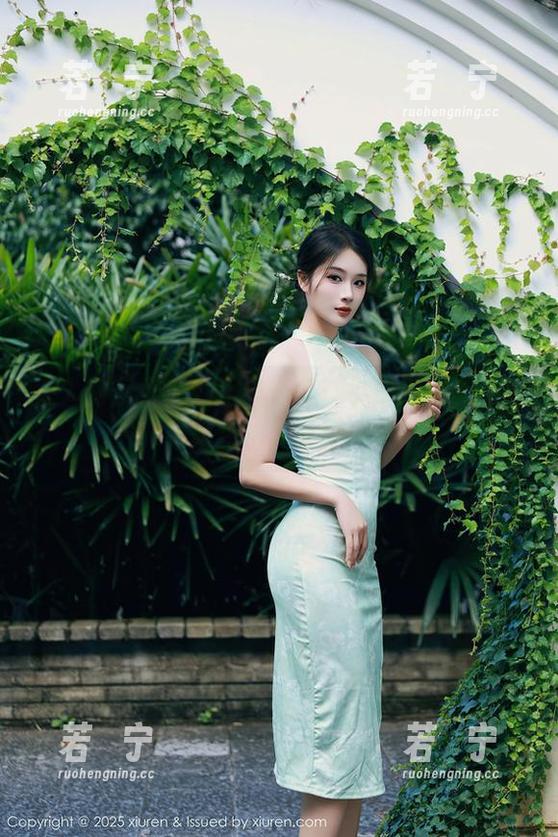 秀人网 - 奶酥的浴室合集：小心地滑，不然会乐出声来哦！