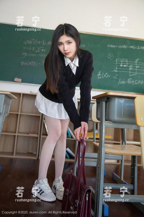 秀人网 - 抖娘利世的教室野生写真，原图带你上课听课外的“知识”