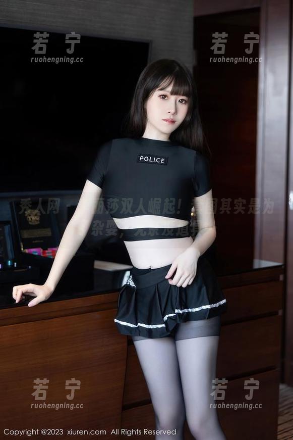 秀人网 - 李丽莎双人崛起！套图其实是为了杂耍，无奈没道具…