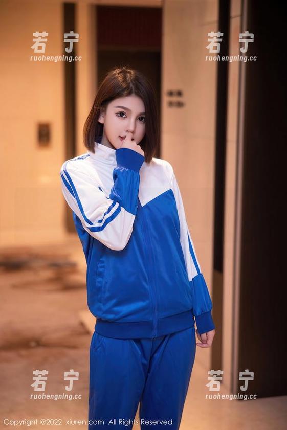 秀人网 - 油田溪溪借修女造型，高清写真中透出一丝不羁。