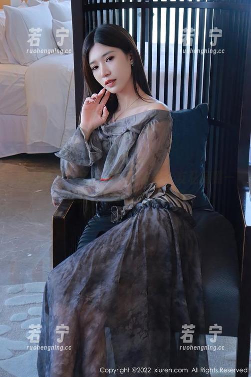 秀人网 - 一言难尽的爱酱里女友私房照——让我也想学学她的穿搭！