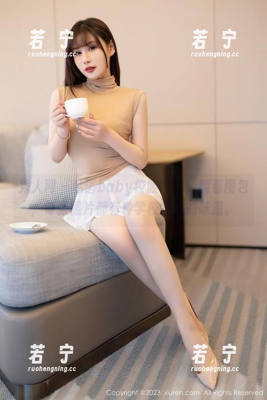 秀人网 - 私语baby校服日志：翻看图包，每张照片都有种学校食堂的味道。