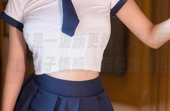 秀人网 – 又是一波新更新，美七用和服开启了我的肚子饿感，别怪我说这些！