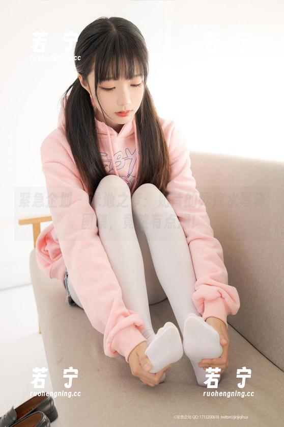 紧急企划 - 泳池之梦：奶昔的死库水写真图集，竟然有点燥！